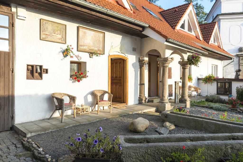Penzion U Zámeckého parku Zihobce Exterior foto